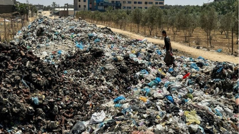 كارثة بيئية.. تراكم أكثر من نصف مليون طن من النفايات في غزة
